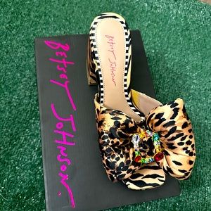 MACCIE LEOPARD SANDALS